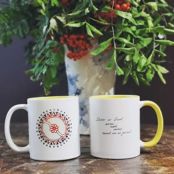 Oriģinālais "Saules ritms" ornaments uz krūzītēm