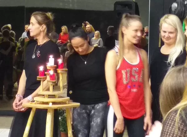 Svečturis "Saulstāvji" deju studijai "Dzirnas"